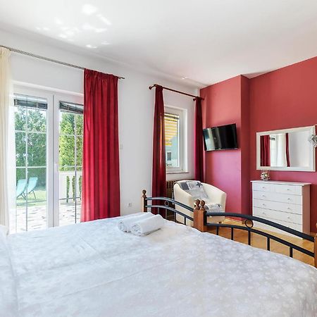 2 Bedroom Beautiful Apartment In Valtura 外观 照片