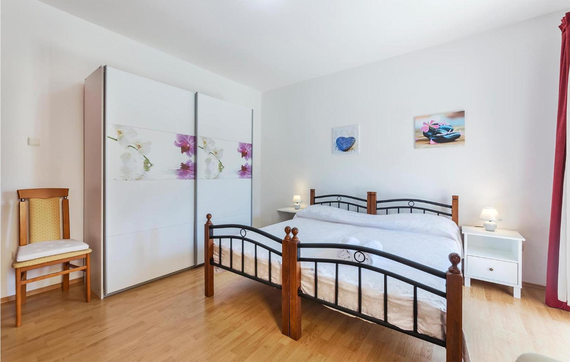 2 Bedroom Beautiful Apartment In Valtura 外观 照片