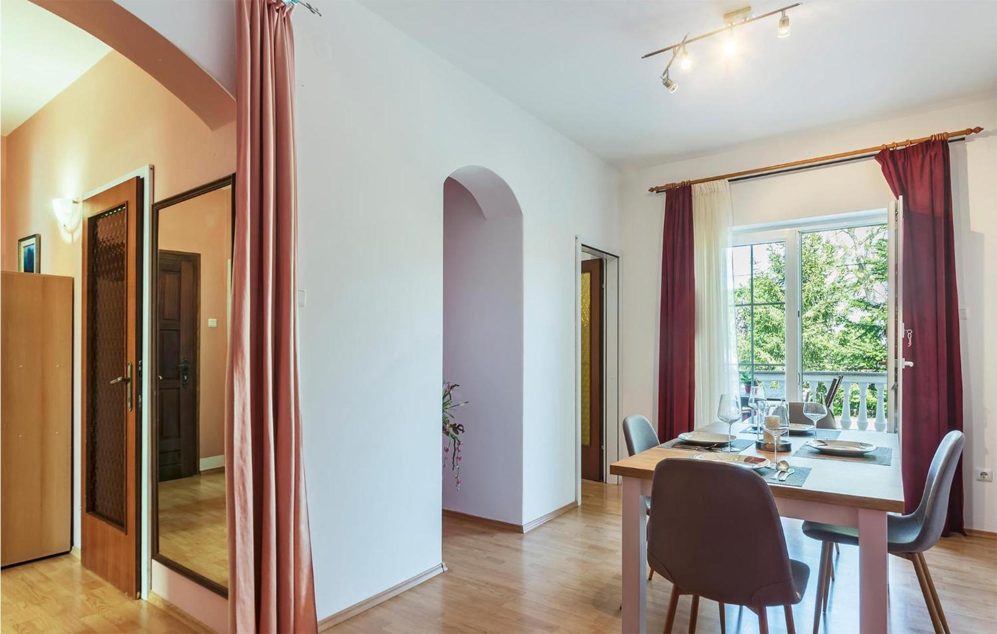 2 Bedroom Beautiful Apartment In Valtura 外观 照片