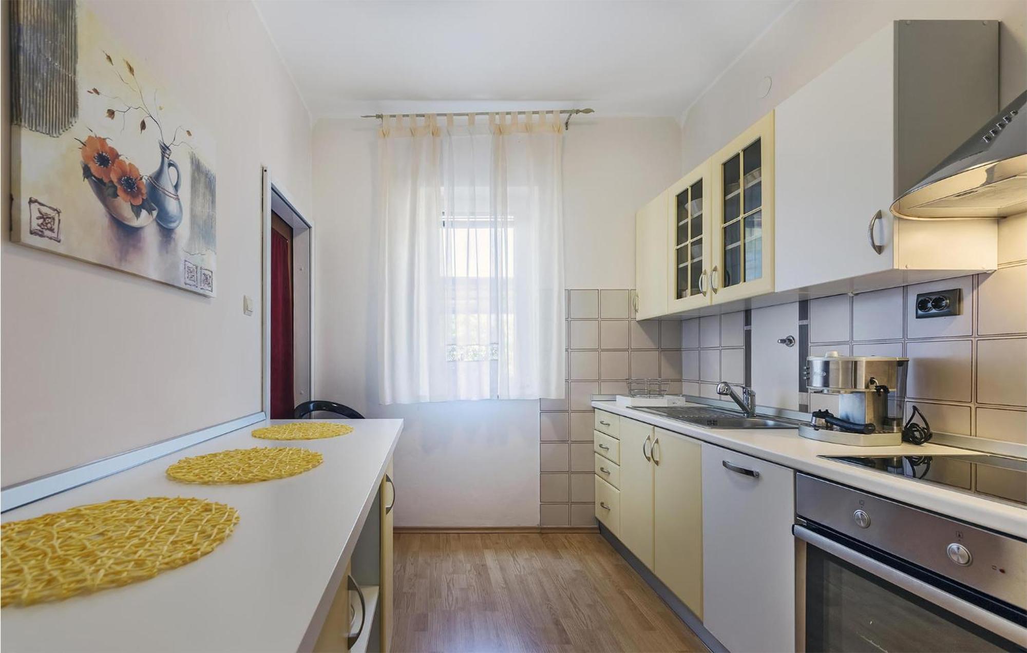 2 Bedroom Beautiful Apartment In Valtura 外观 照片