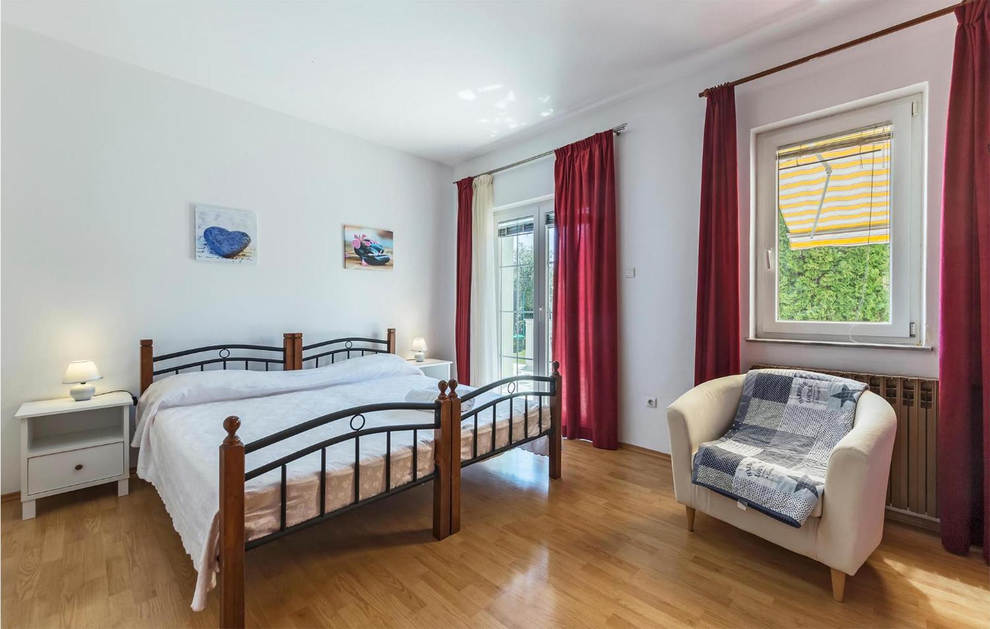 2 Bedroom Beautiful Apartment In Valtura 外观 照片