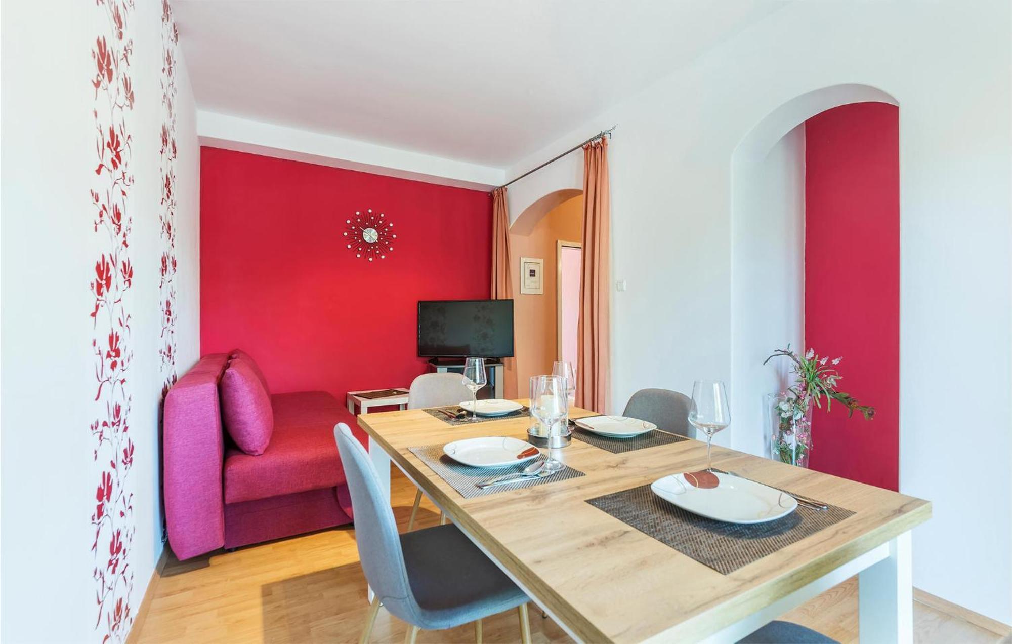 2 Bedroom Beautiful Apartment In Valtura 外观 照片